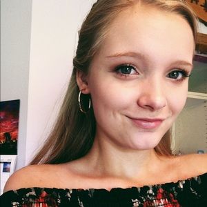 Meet your Posher, Kayla